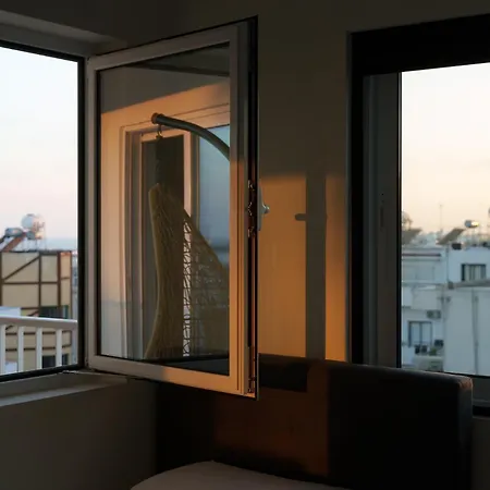 Newly Renovated Seaview In דירה איה נאפה