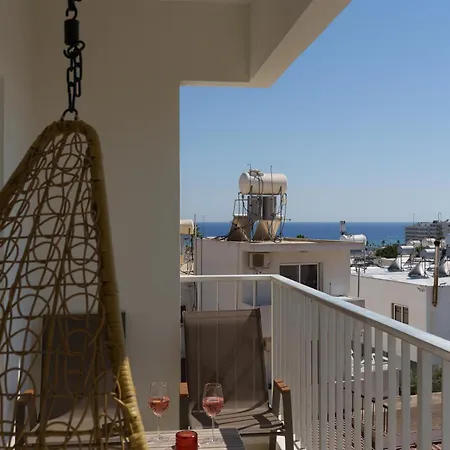 דירה Newly Renovated Seaview In