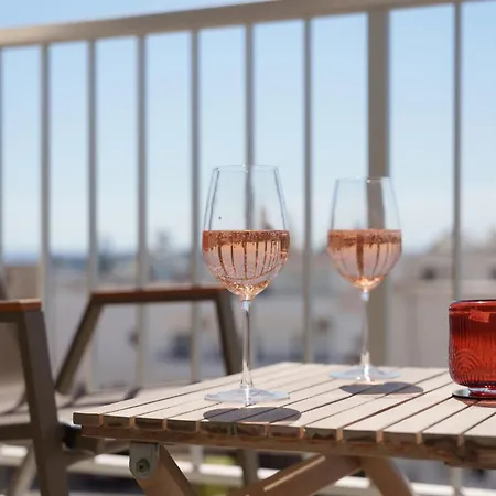 דירה Newly Renovated Seaview In