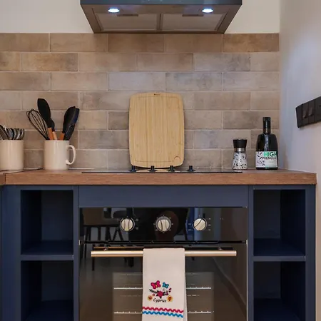 Newly Renovated Seaview In דירה *