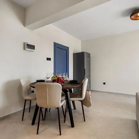 דירה Newly Renovated Seaview In