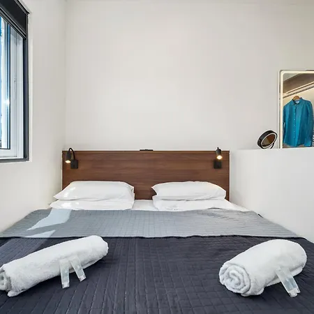 Newly Renovated Seaview In דירה *