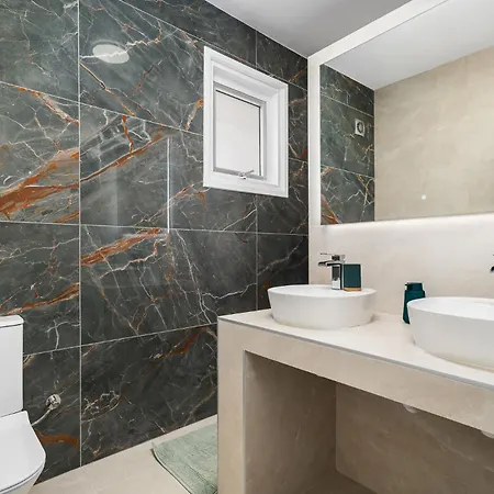 דירה Newly Renovated Seaview In